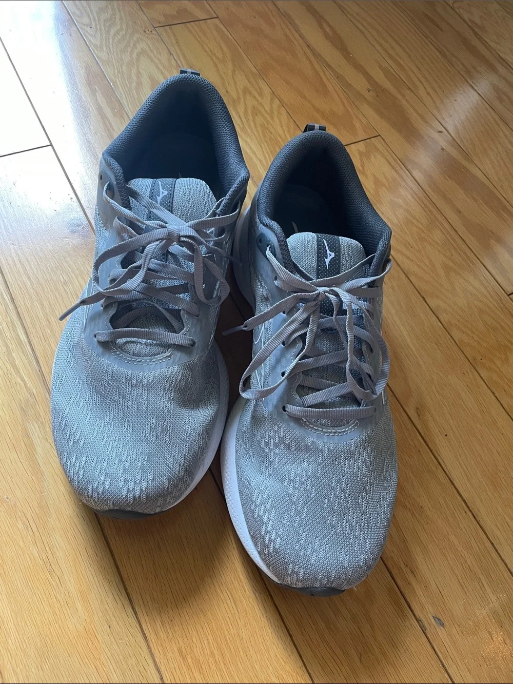 Mizuno Gray and White Men's Athletic Running Shoes 10.5